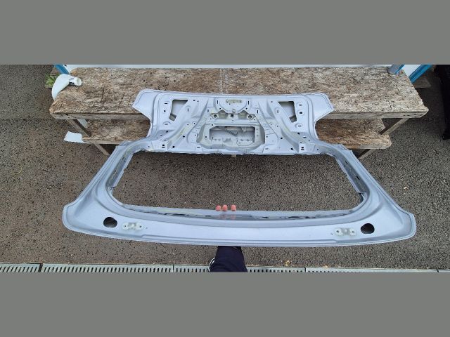 bontott AUDI Q2 Csomagtérajtó (Üres lemez)