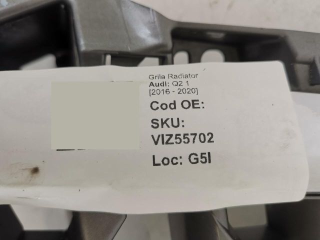bontott AUDI Q2 Hűtőrács