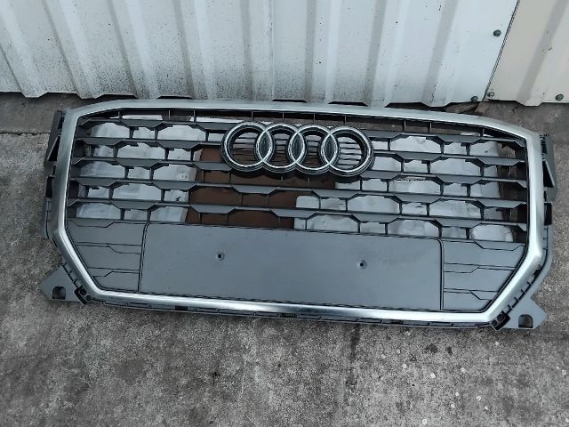 bontott AUDI Q2 Hűtőrács