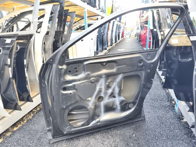 bontott AUDI Q2 Jobb első Ajtó (Üres lemez)