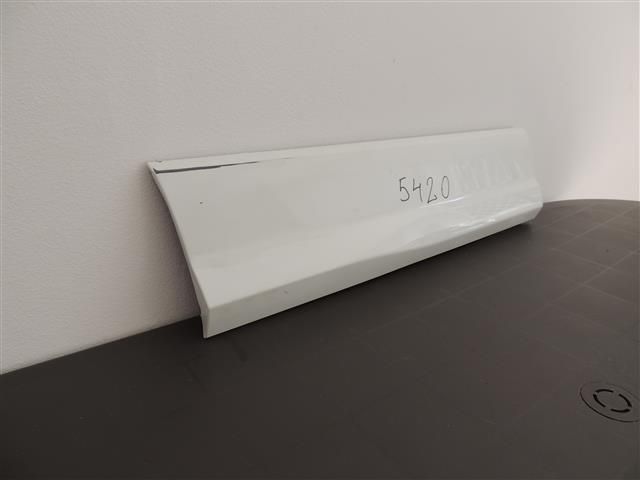 bontott AUDI Q2 Jobb hátsó Ajtó Díszléc