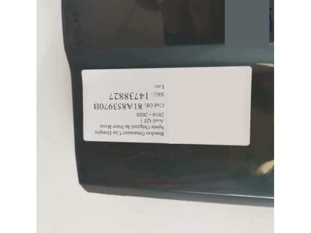 bontott AUDI Q2 Jobb hátsó Ajtó Díszléc