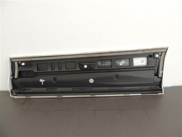 bontott AUDI Q2 Jobb hátsó Ajtó Díszléc