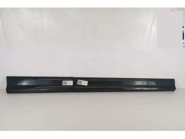 bontott AUDI Q2 Jobb hátsó Ajtó Díszléc