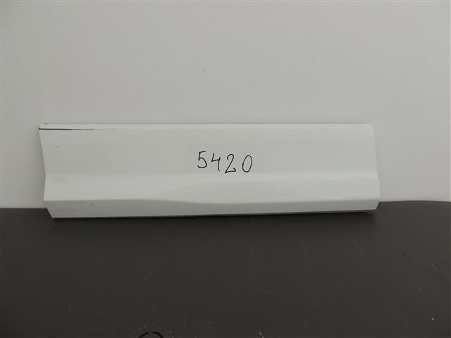 bontott AUDI Q2 Jobb hátsó Ajtó Díszléc