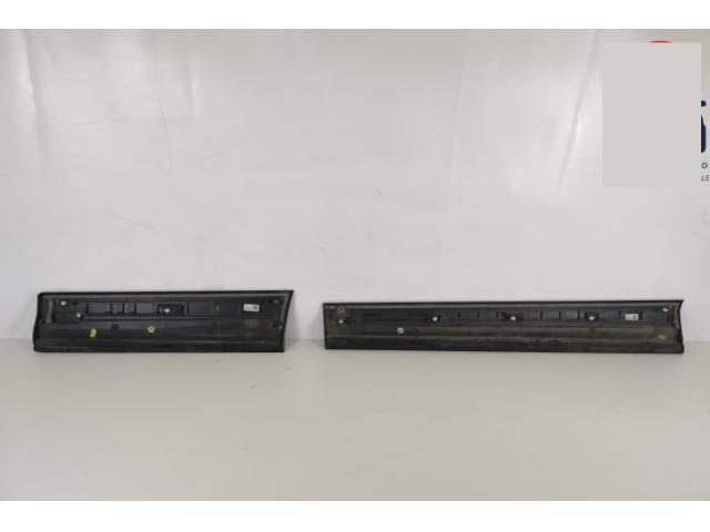 bontott AUDI Q2 Jobb hátsó Ajtó Díszléc