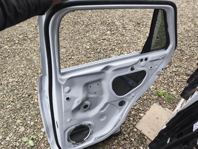 bontott AUDI Q2 Jobb hátsó Ajtó (Üres lemez)