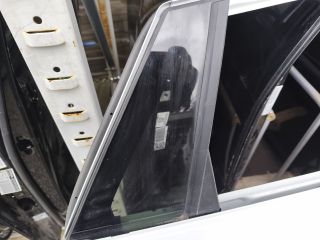 bontott AUDI Q2 Jobb hátsó Ajtó (Üres lemez)