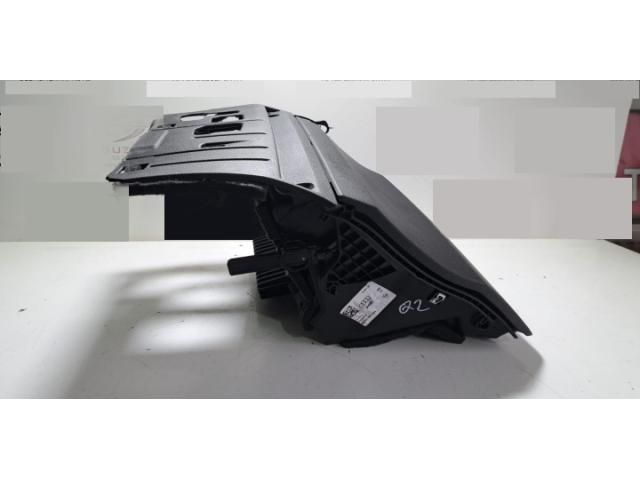 bontott AUDI Q2 Kesztyűtartó