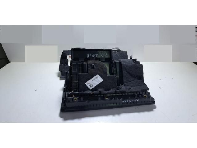 bontott AUDI Q2 Kesztyűtartó