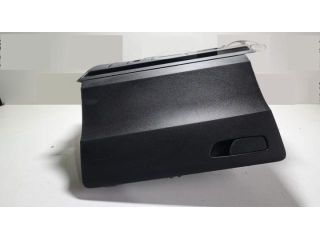 bontott AUDI Q2 Kesztyűtartó