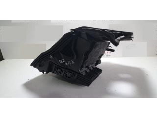 bontott AUDI Q2 Kesztyűtartó