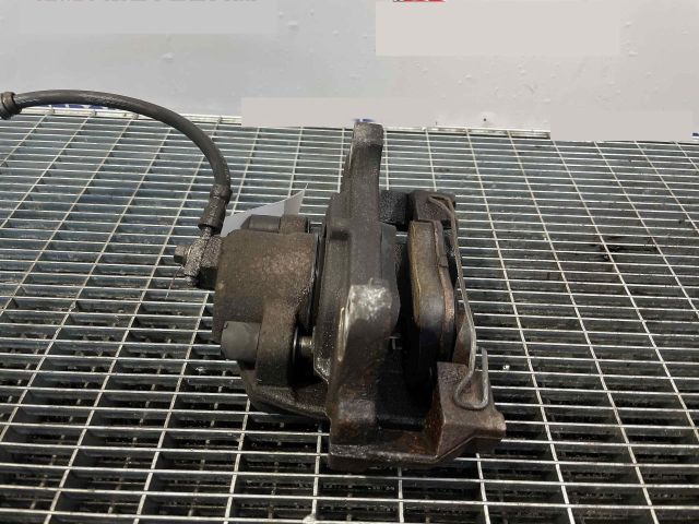 bontott AUDI Q3 Jobb első Féknyereg Munkahengerrel