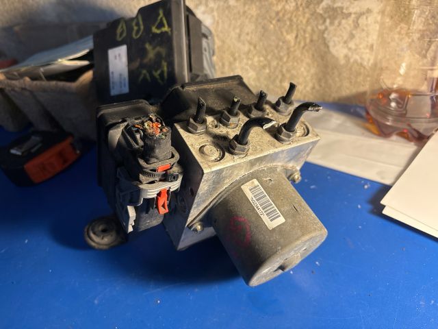 bontott AUDI Q3 ABS Kocka