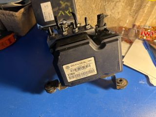 bontott AUDI Q3 ABS Kocka