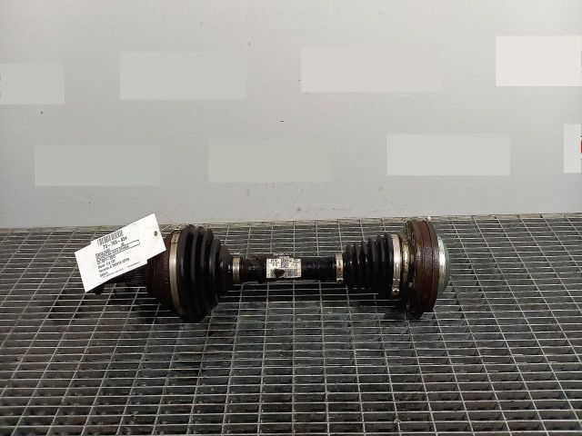 bontott AUDI Q3 Bal Féltengely