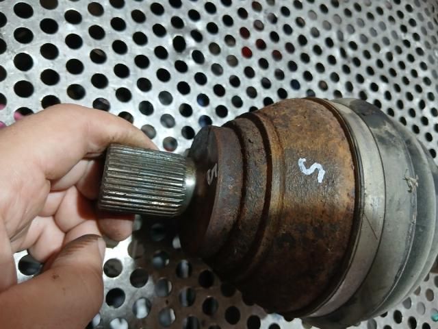 bontott AUDI Q3 Bal Féltengely