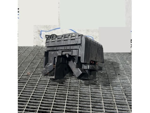 bontott AUDI Q3 Biztosítéktábla Motortér