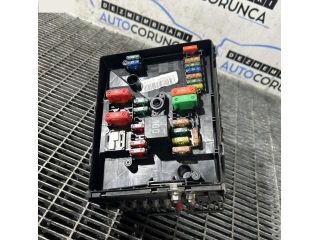 bontott AUDI Q3 Biztosítéktábla Motortér