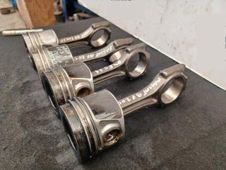 bontott AUDI Q3 Dugattyú