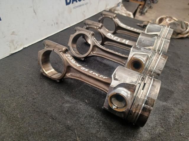 bontott AUDI Q3 Dugattyú