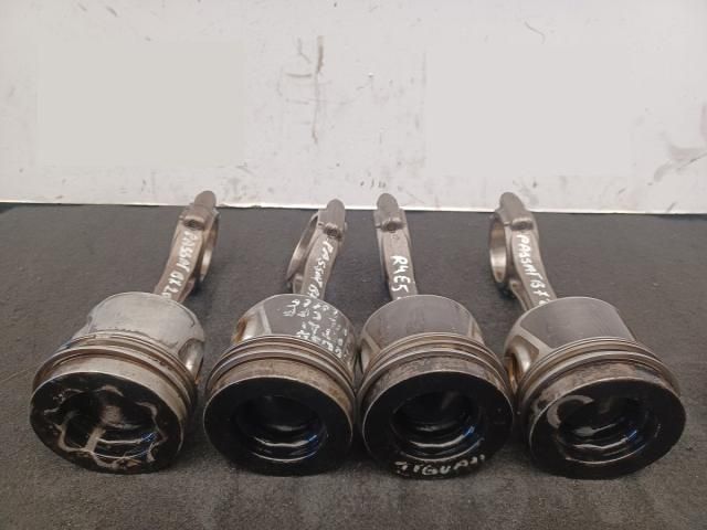 bontott AUDI Q3 Dugattyú