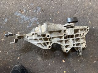 bontott AUDI Q3 Generátor Tartó Bak