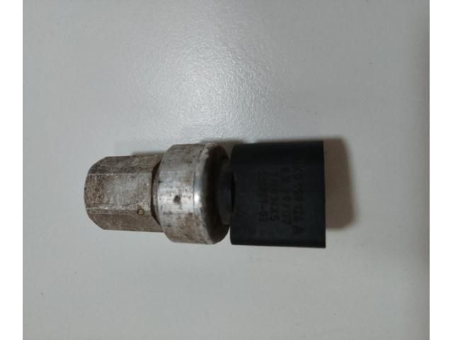 bontott AUDI Q3 Jeladó (Magában)