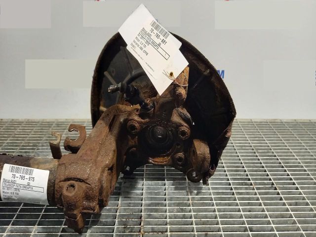 bontott AUDI Q3 Jobb első Csonkállvány