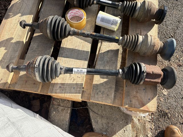 bontott AUDI Q3 Jobb Féltengely