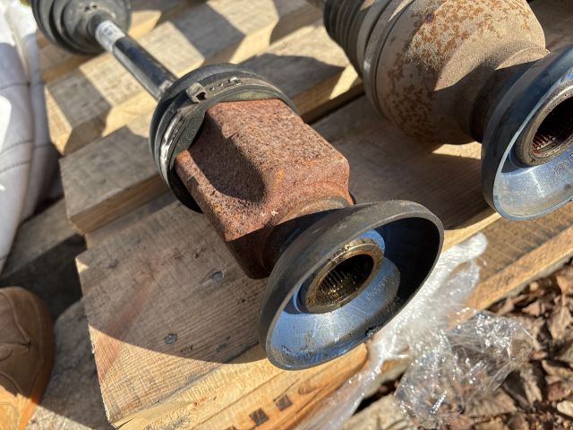 bontott AUDI Q3 Jobb Féltengely