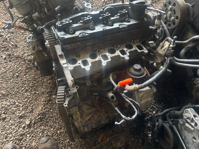 bontott AUDI Q3 Motor (Fűzött blokk hengerfejjel)