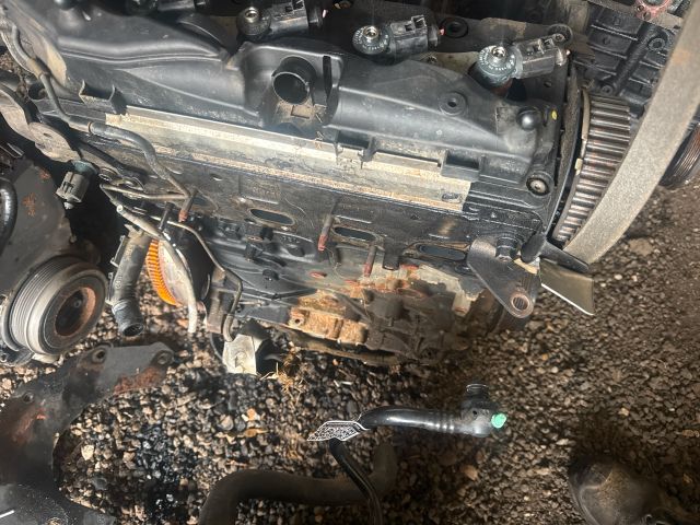 bontott AUDI Q3 Motor (Fűzött blokk hengerfejjel)