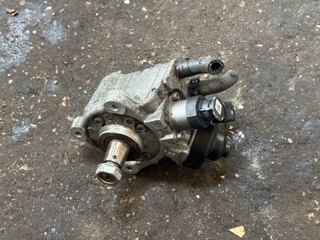 bontott AUDI Q3 Nagynyomású Szivattyú