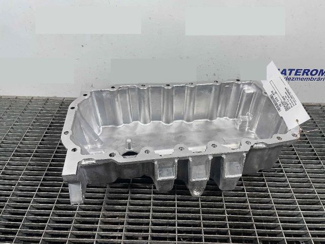 bontott AUDI Q3 Olajteknő