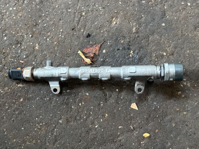 bontott AUDI Q3 Porlasztó Sor / Híd