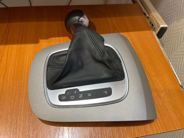 bontott AUDI Q3 Automata Váltókar