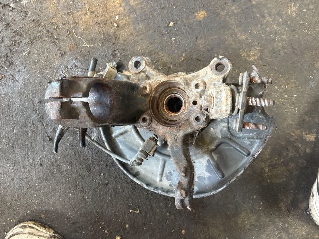 bontott AUDI Q3 Bal első Csonkállvány Kerékaggyal