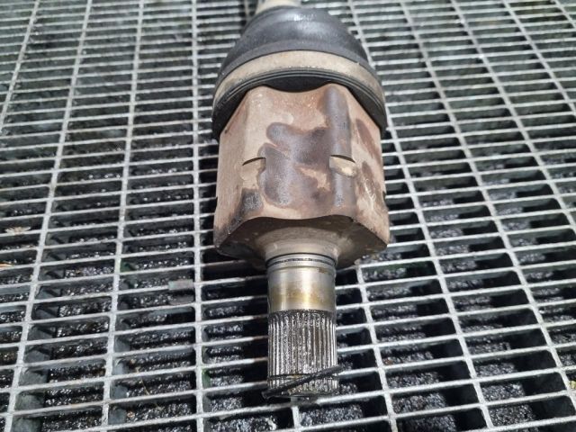 bontott AUDI Q3 Bal Féltengely