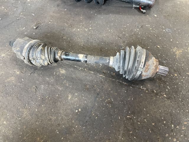 bontott AUDI Q3 Bal Féltengely