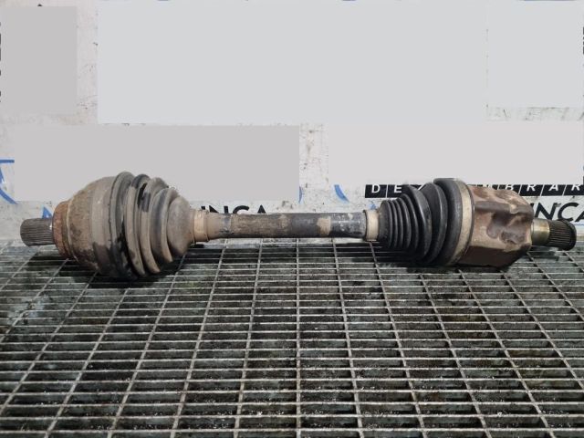 bontott AUDI Q3 Bal Féltengely