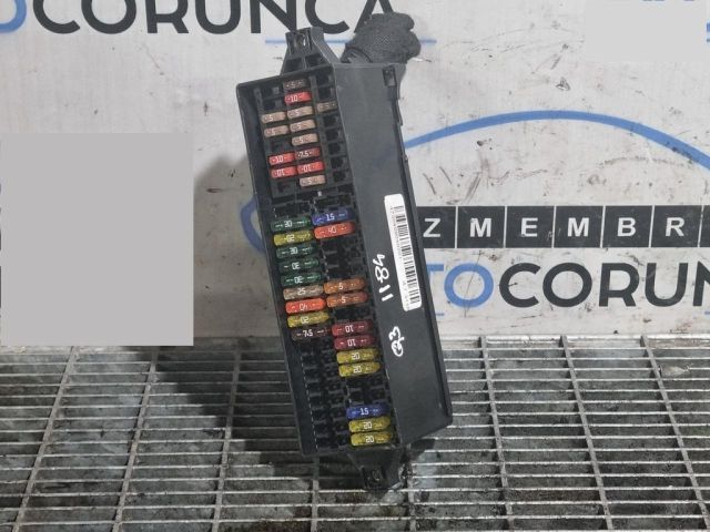 bontott AUDI Q3 Biztosítéktábla Utastér