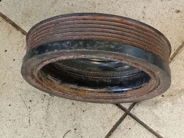 bontott AUDI Q3 Főtengely Szíjtárcsa