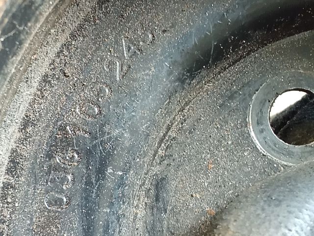 bontott AUDI Q3 Főtengely Szíjtárcsa