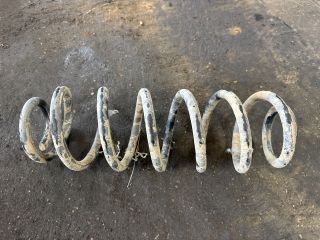 bontott AUDI Q3 Hátsó Rugó