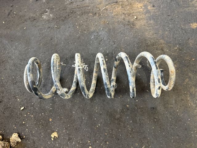 bontott AUDI Q3 Hátsó Rugó