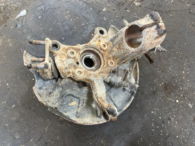 bontott AUDI Q3 Jobb első Csonkállvány Kerékaggyal