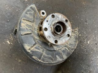 bontott AUDI Q3 Jobb első Csonkállvány Kerékaggyal