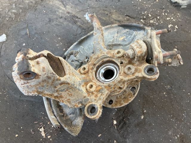 bontott AUDI Q3 Jobb első Csonkállvány Kerékaggyal