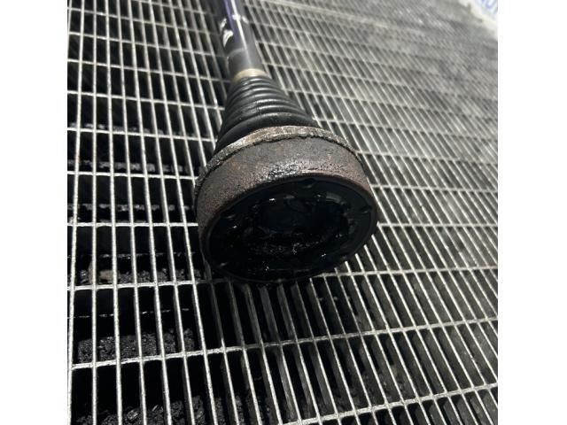 bontott AUDI Q3 Jobb hátsó Féltengely